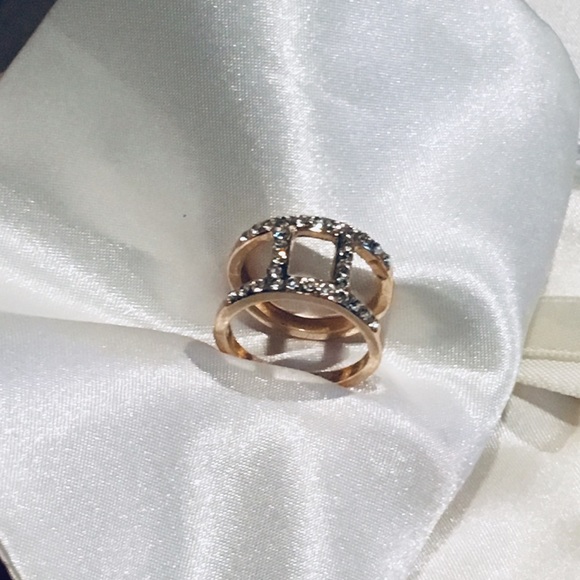 NWOT Express statement ring ✌🏽💋 - Picture 2 of 3